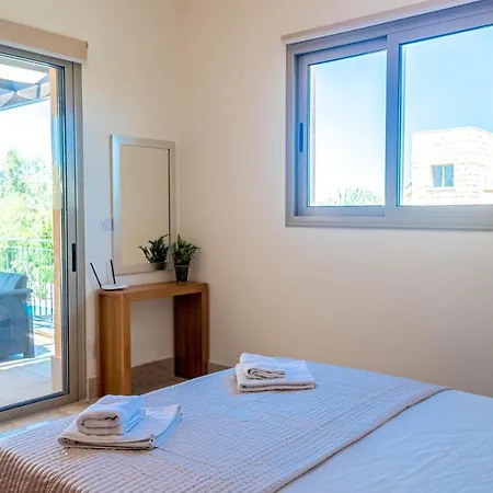 In Sleeps 6 Includes Swimming Pool And Air Con 5 Villa Mavroli
