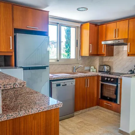 Villa In Sleeps 6 Includes Swimming Pool And Air Con 5