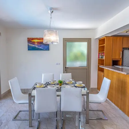 In Sleeps 6 Includes Swimming Pool And Air Con 5 Villa