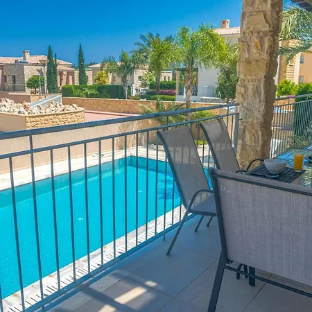 In Sleeps 6 Includes Swimming Pool And Air Con 5 *