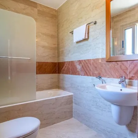 In Sleeps 6 Includes Swimming Pool And Air Con 5 Villa Mavroli